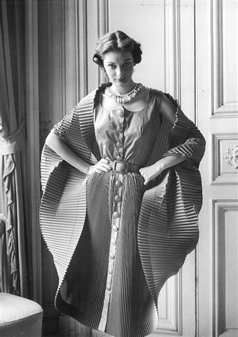 elsa schiaparelli designer.